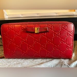 Gucci Microguccissima Bow Zip Around Wallet